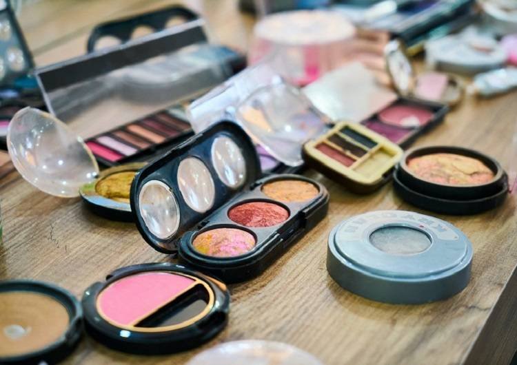 Best Eyeshadow for Your Eyes: Green, Hazel, & More 3 eyeshadow-colors