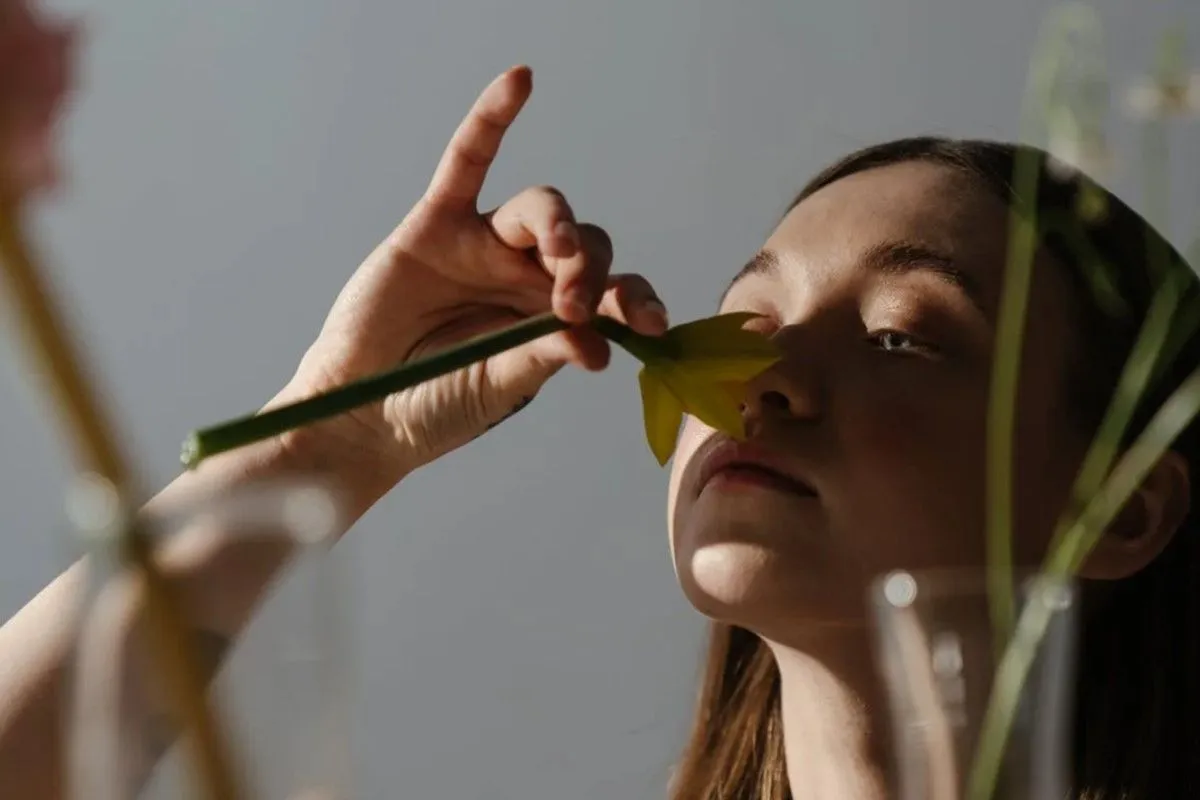 left-right-itchy-nose-superstition-spiritual-meaning