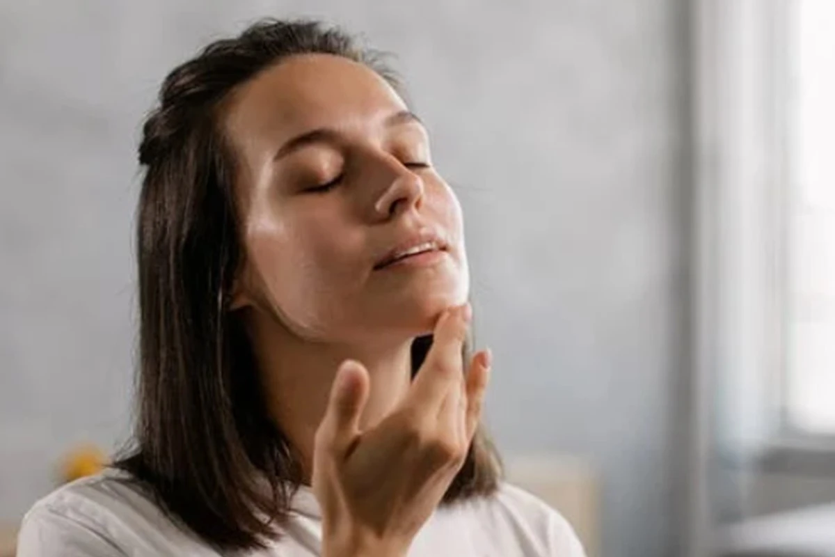 Itchy Chin Superstition, Spiritual Meaning, & Myths | Health Kura