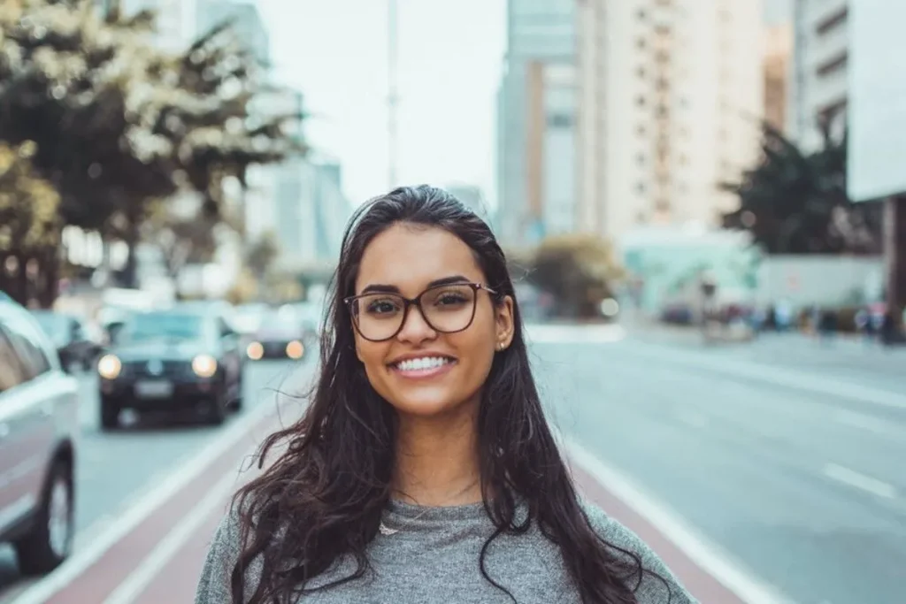 frame-eyeglasses-for-oval-face-shape