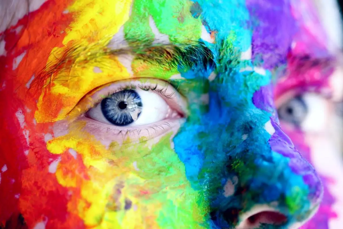 people-with-purple-eyes-violet-eyes-are-they-real-1